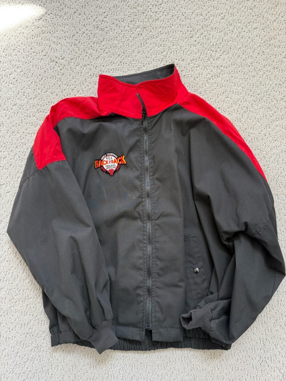 Chicago Bulls Vintage Men’s 1991/1992 Back 2 Back Champions Jacket - size XL